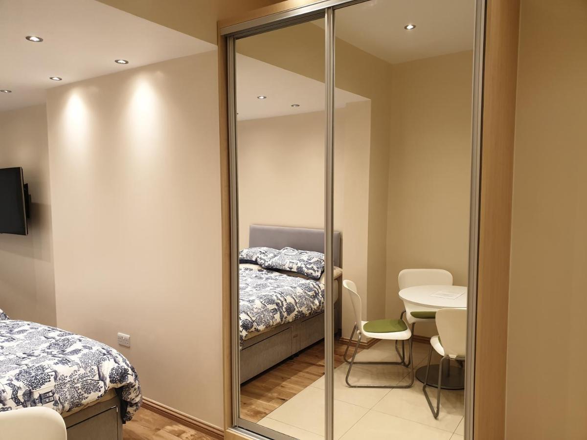 London Luxury Apartments 4 Min Walk From Ilford Station, With Free Parking Free Wifi 外观 照片
